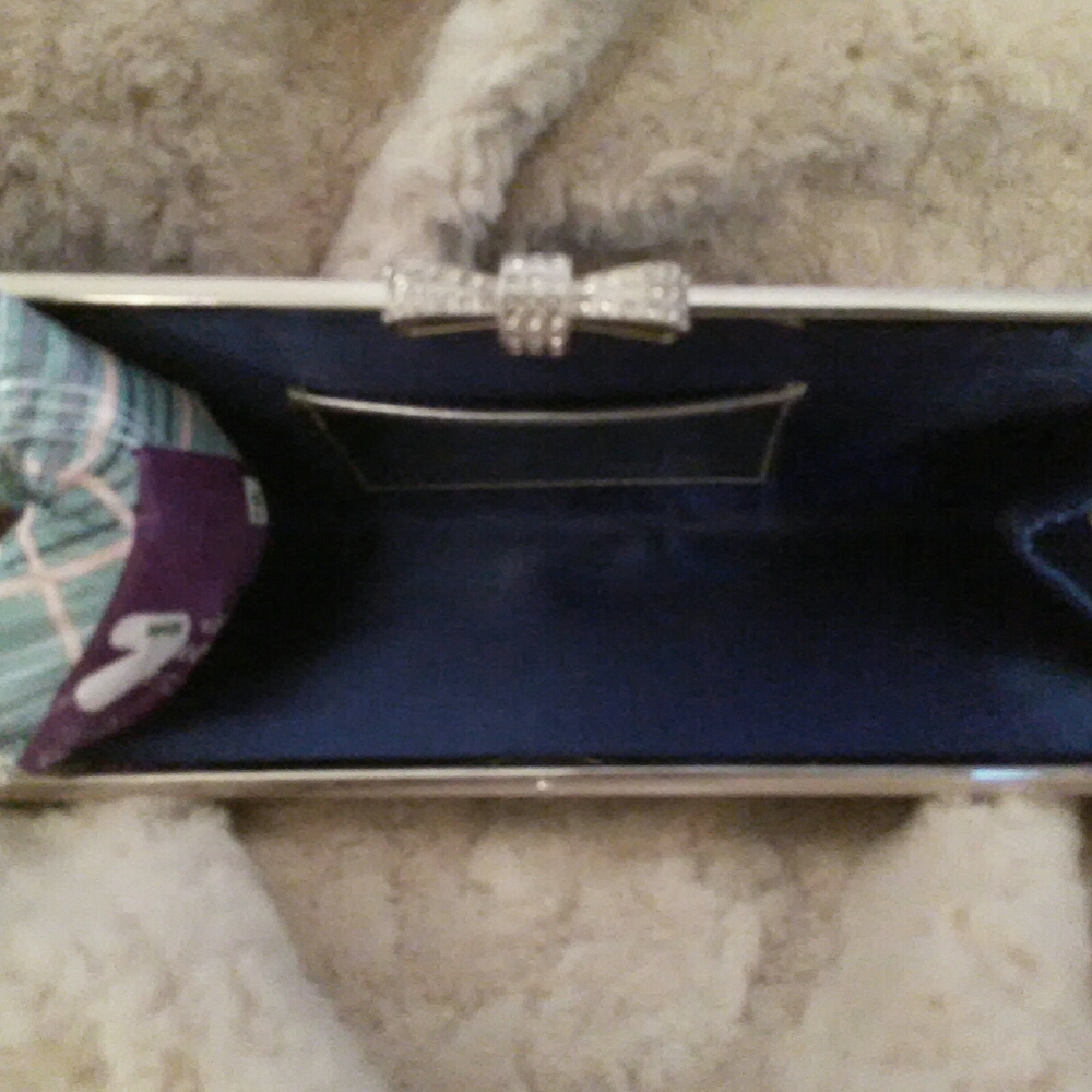 Purse - Picture 4 of 7